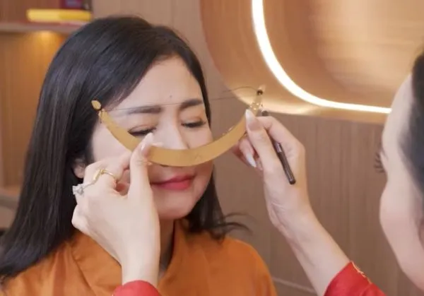 Nhiều NSND, NSƯT quảng cáo làm chân mày dán mác phong thủy- Ảnh 2.