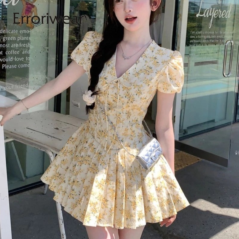 Mua váy hoa mà không biết 4 tips này, đừng hỏi vì sao diện lên "dừ" như bà thím- Ảnh 11.