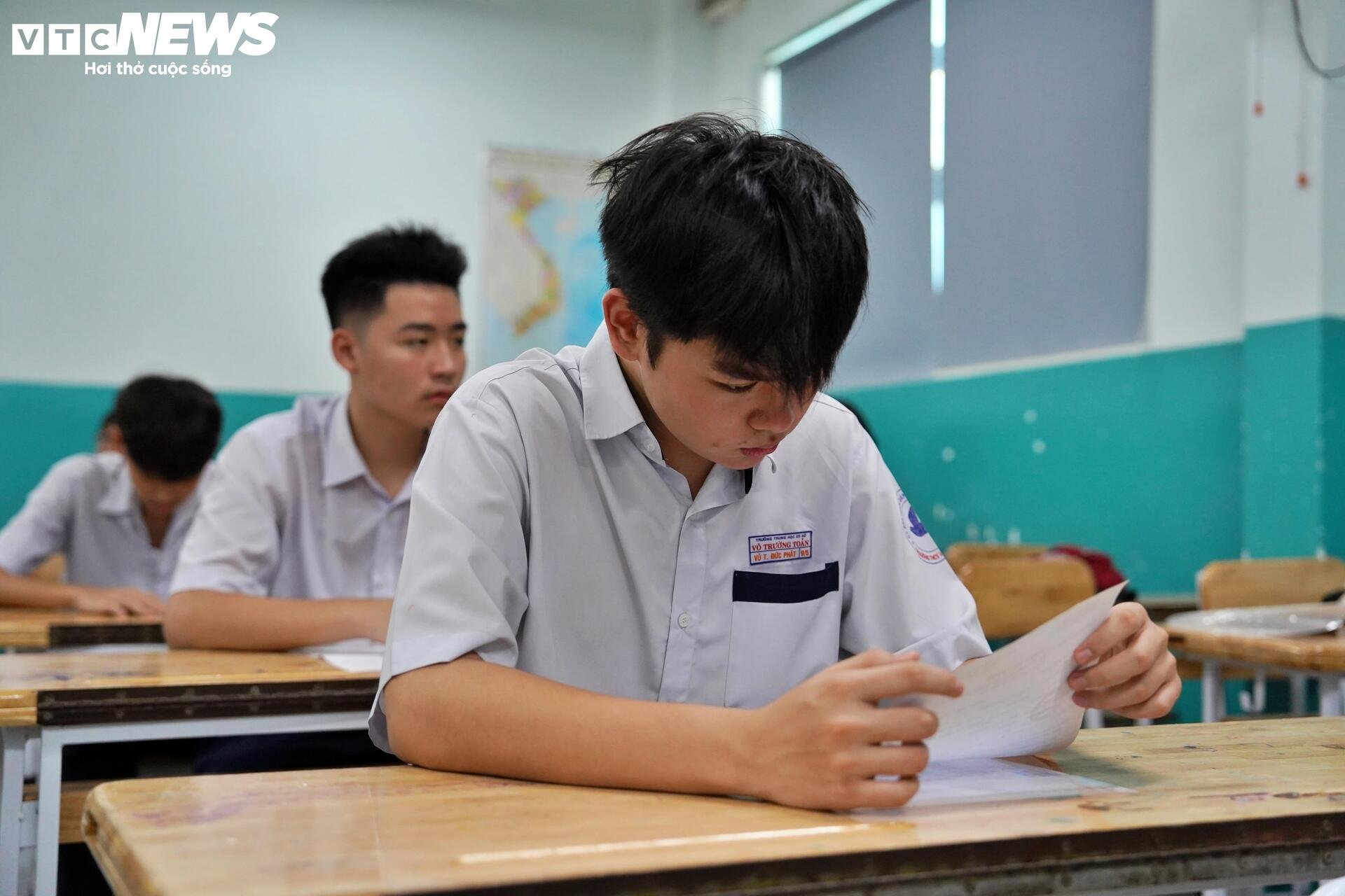 Hơn 76.000 thí sinh TP.HCM làm thủ tục thi vào lớp 10 năm 2025- Ảnh 11.