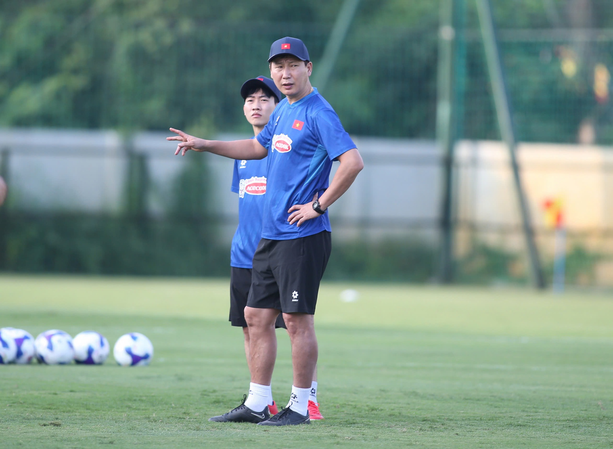 Tuyển Việt Nam 3 lần ôm hận vì cầu thủ nhập tịch, HLV Kim Sang-sik có né được “vết xe đổ” thời Troussier?- Ảnh 4.