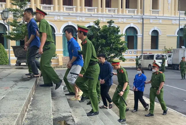 Kiểm sát viên biệt phái tham gia xét xử nữ DJ cầm đầu đường dây 108kg ma túy tại TPHCM- Ảnh 5.