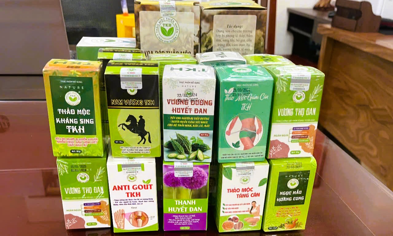 Khởi tố nữ giám đốc sản xuất, buôn bán hàng chục ngàn hộp thực phẩm chức năng giả- Ảnh 3.