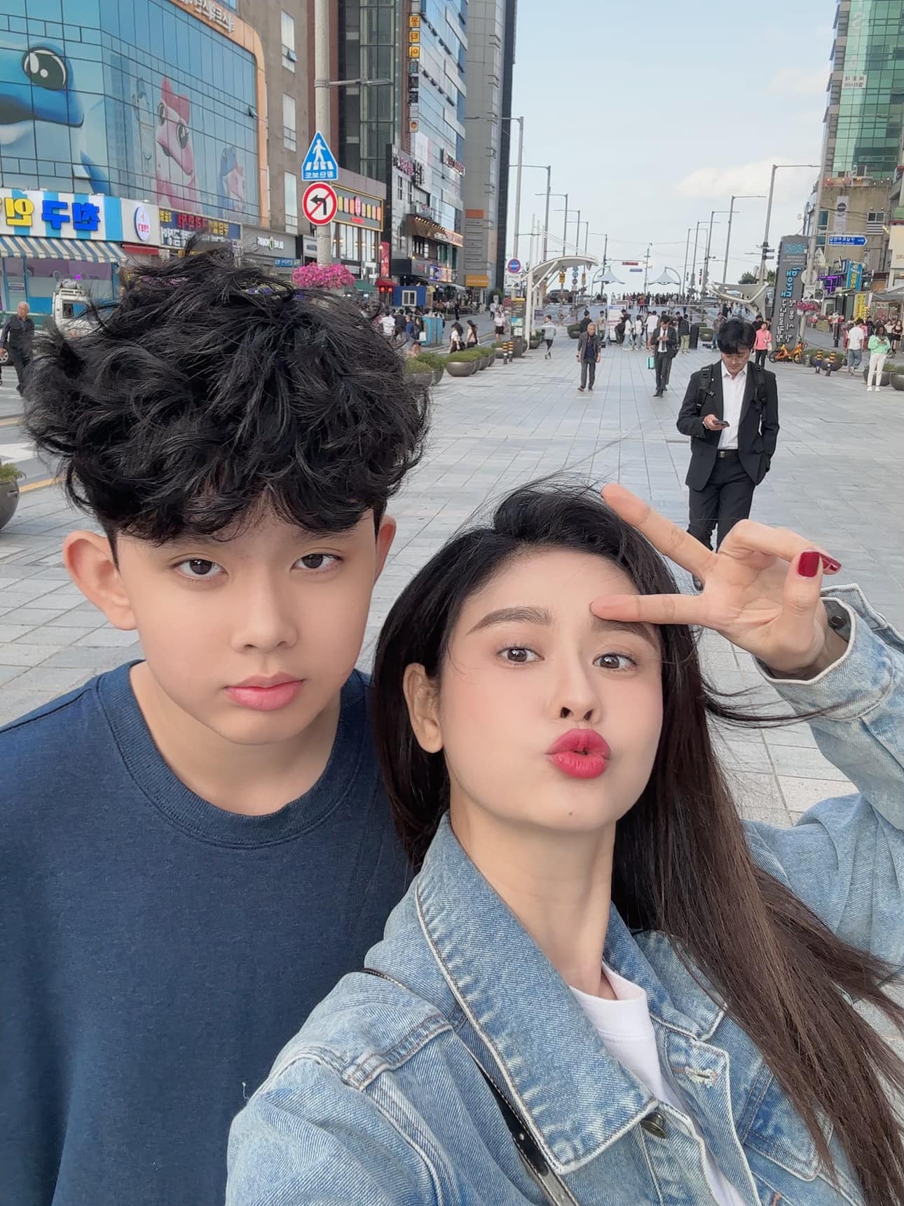 Con trai của Tim và Trương Quỳnh Anh sau khi bố mẹ ly hôn: Tuổi 13 đã cao 1m8, học trường quốc tế, ngày càng điển trai- Ảnh 3.