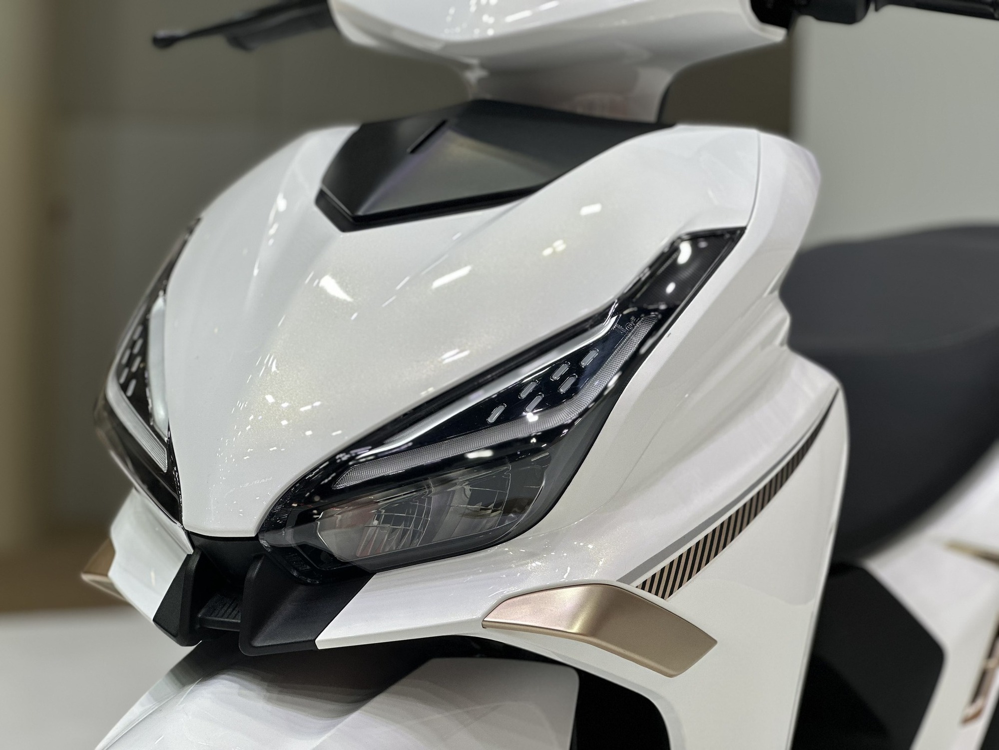 Đối thủ nặng ký của Honda Vision chính thức mở bán tại Việt Nam, ngoại hình siêu hút mắt, giá chưa đến 30 triệu đồng- Ảnh 4.