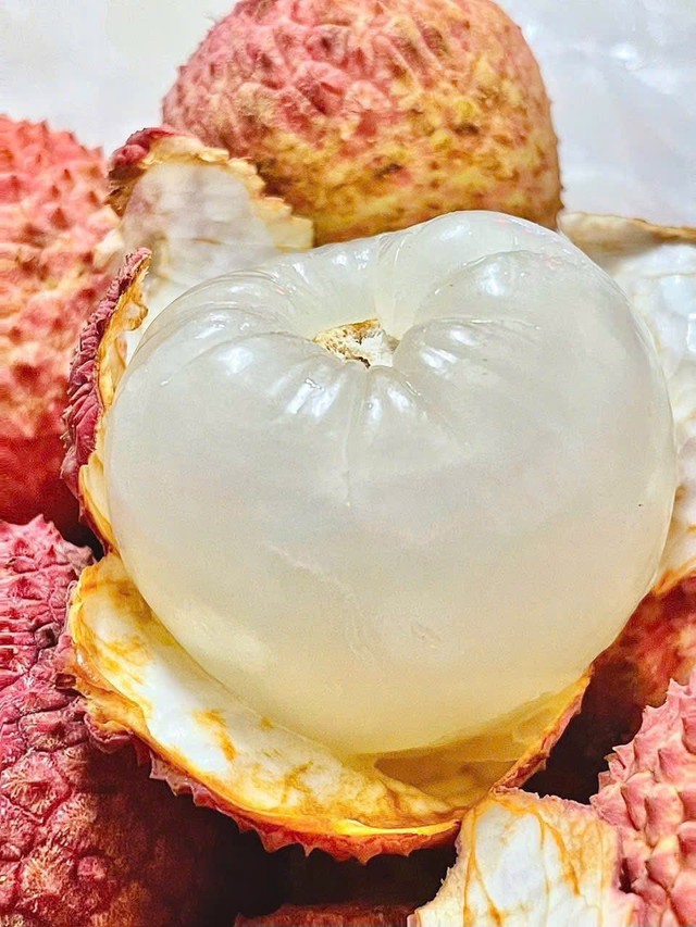 Loại vải hơn 10.000đ/quả, to bằng trứng gà: Người ăn nhận xét "Chưa bao giờ ăn vải nào ngon thế này"- Ảnh 6.
