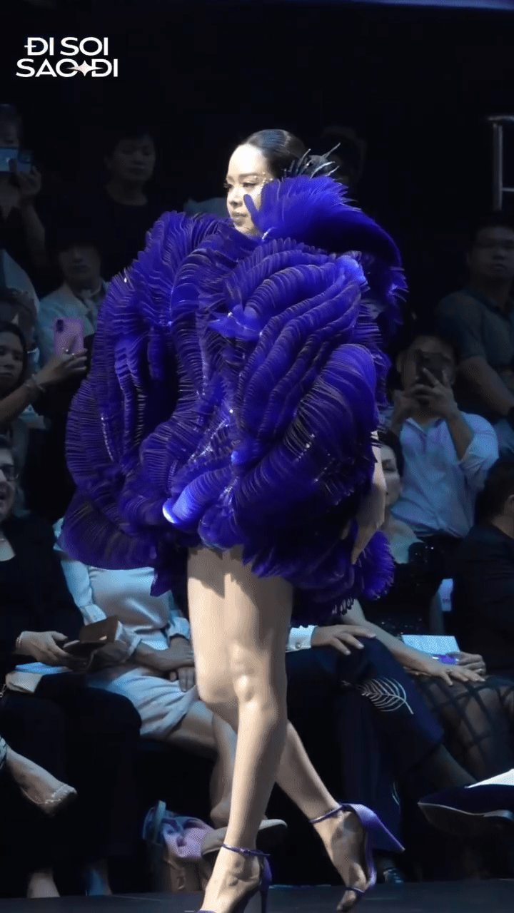 Thanh Thủy bùng nổ visual khi làm first face nhưng trình catwalk vẫn bị “soi nhẹ”- Ảnh 2.