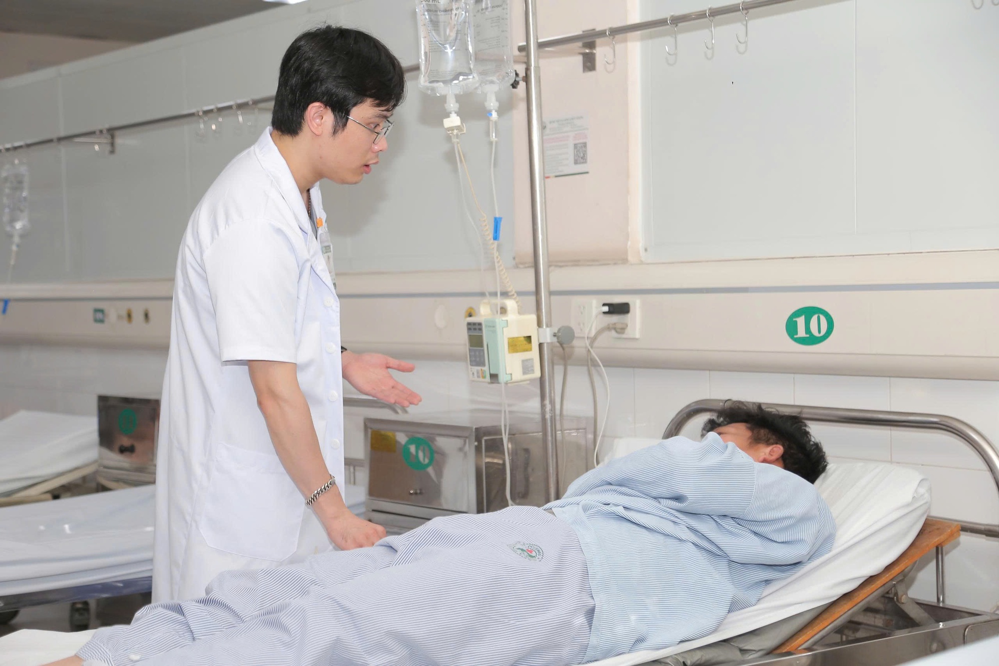 Hà Nội: Nam thanh niên suy thận cấp do mắc 1 sai lầm trong ngày nắng nóng- Ảnh 2.