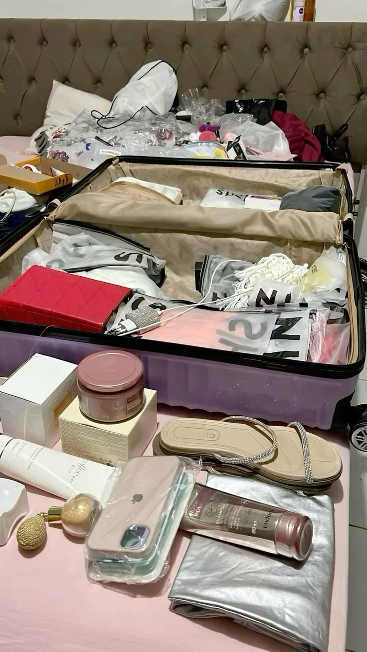 Danh sách đồ dùng du lịch cho phụ nữ tuổi 40+: 11 món nên có trong vali để chuyến đi nhẹ tênh - không phát sinh rắc rối - không tốn tiền mua lại- Ảnh 1.
