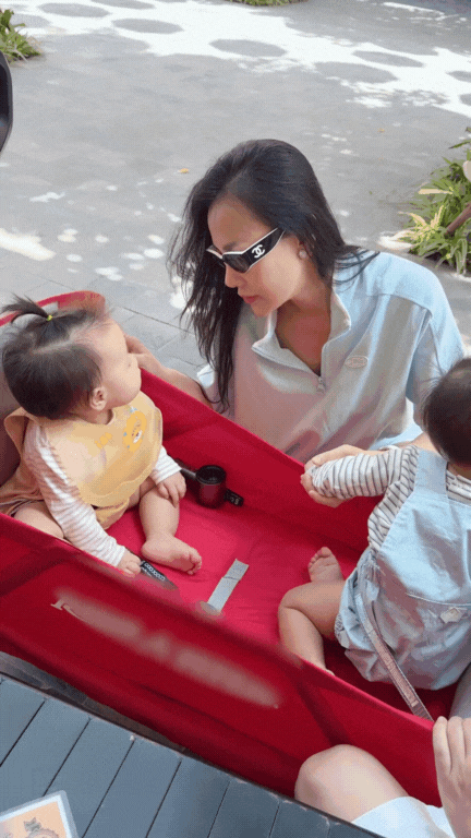 Cặp song sinh Jimmy - Jenny nhà Phương Oanh bé xíu đã có "xế hộp" riêng: Mẹ chăm khéo thế này, hỏi sao shark Bình không chiều hết mực!- Ảnh 17.