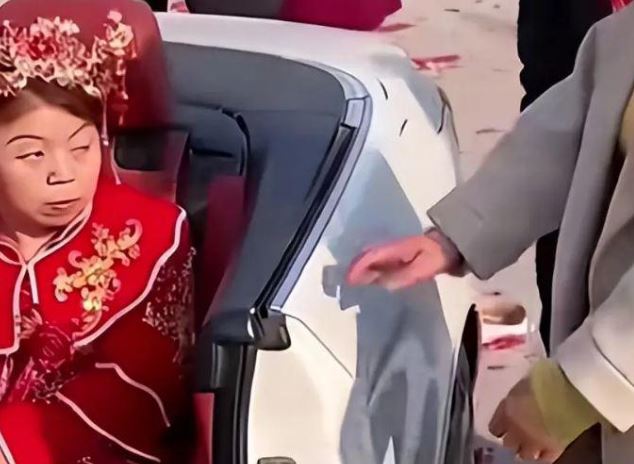 Chàng trai 27 lấy vợ 59 tuổi, sốc nặng với yêu cầu của cô dâu trong đám cưới- Ảnh 1.
