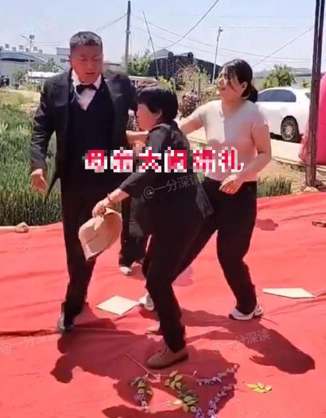 Chàng trai 27 lấy vợ 59 tuổi, sốc nặng với yêu cầu của cô dâu trong đám cưới- Ảnh 2.