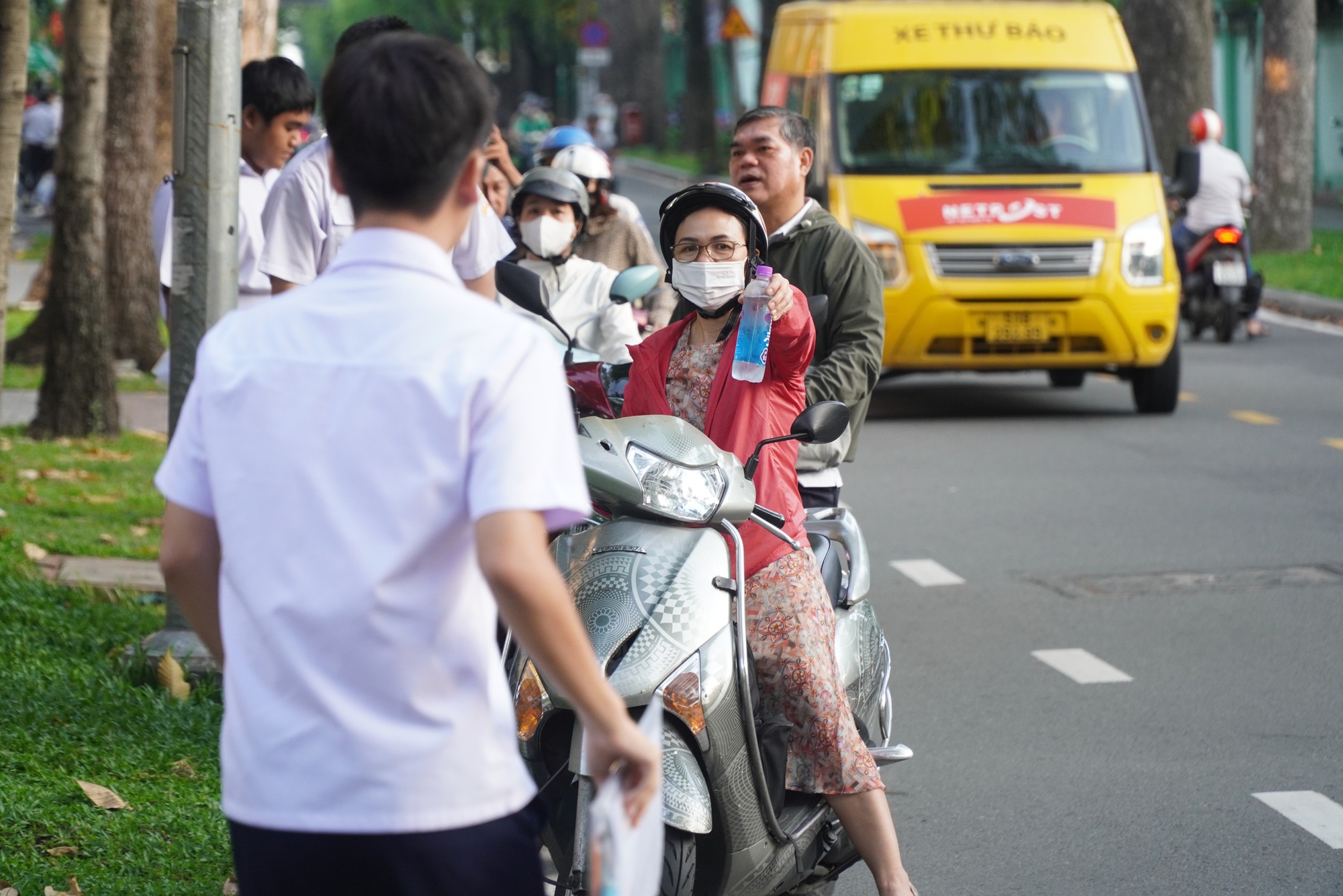 Những khoảnh khắc xúc động tại kỳ thi tuyển sinh lớp 10- Ảnh 8.
