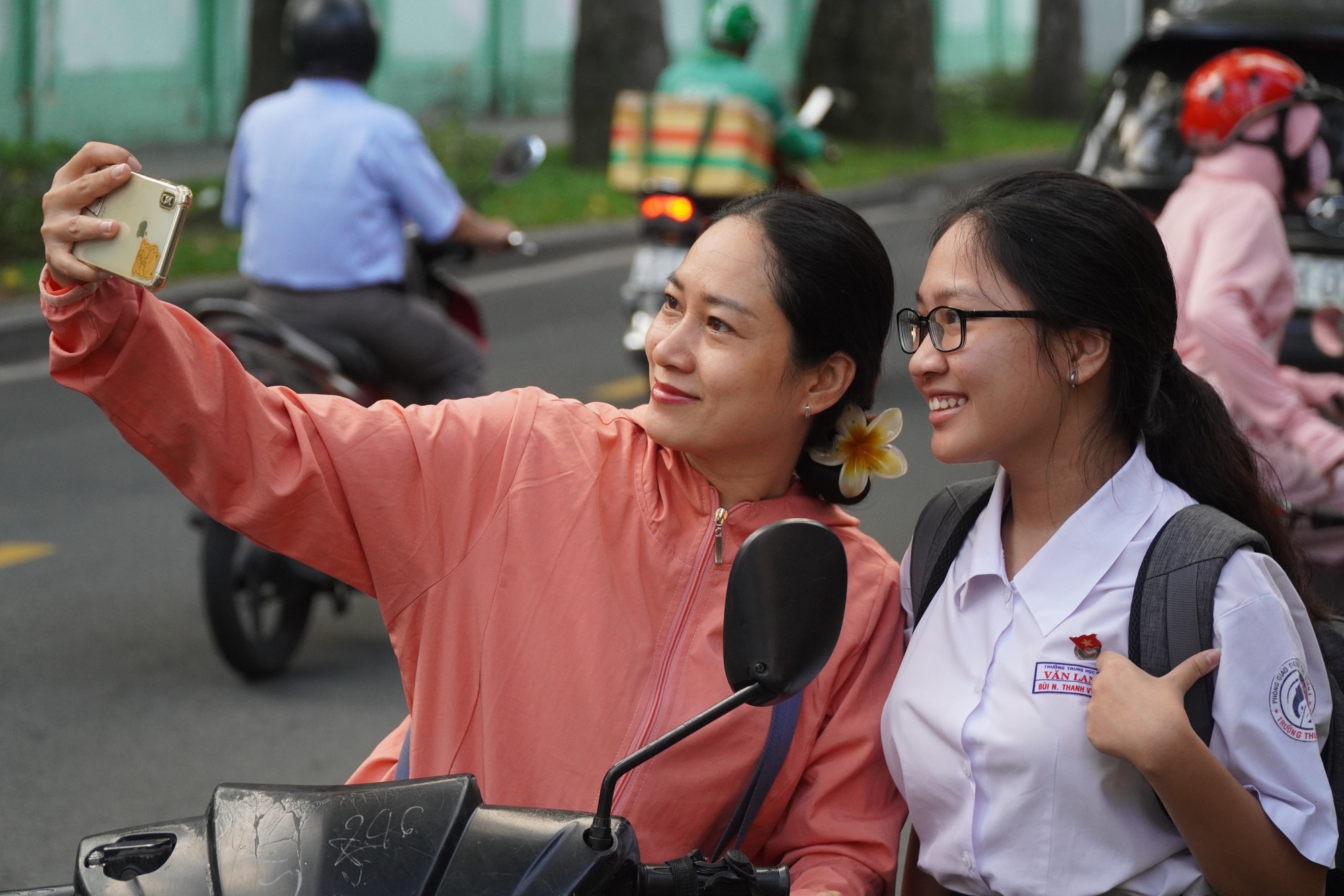 Những khoảnh khắc xúc động tại kỳ thi tuyển sinh lớp 10- Ảnh 3.