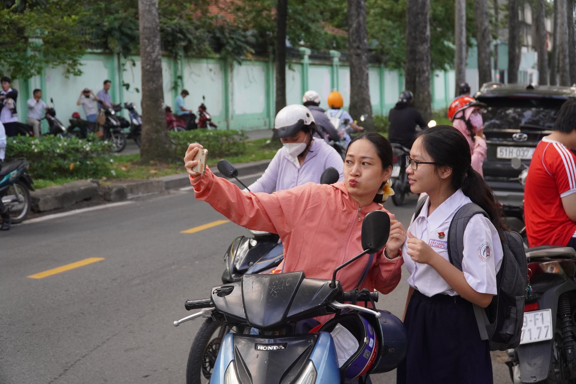 Những khoảnh khắc xúc động tại kỳ thi tuyển sinh lớp 10- Ảnh 4.