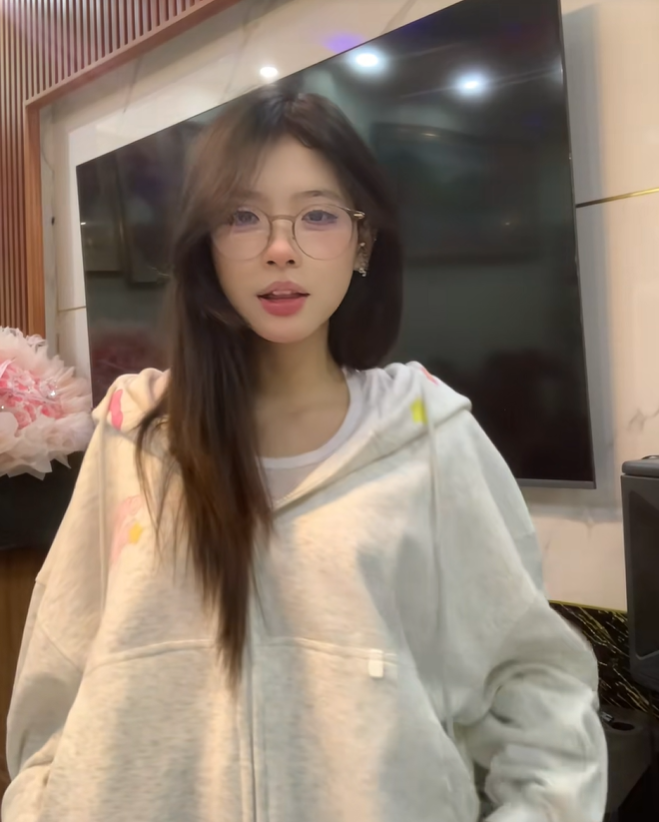 Thí sinh lên TV gây sốt vì 10 giây đã... thấy xinh: Hé lộ danh tính ngoài đời- Ảnh 4.