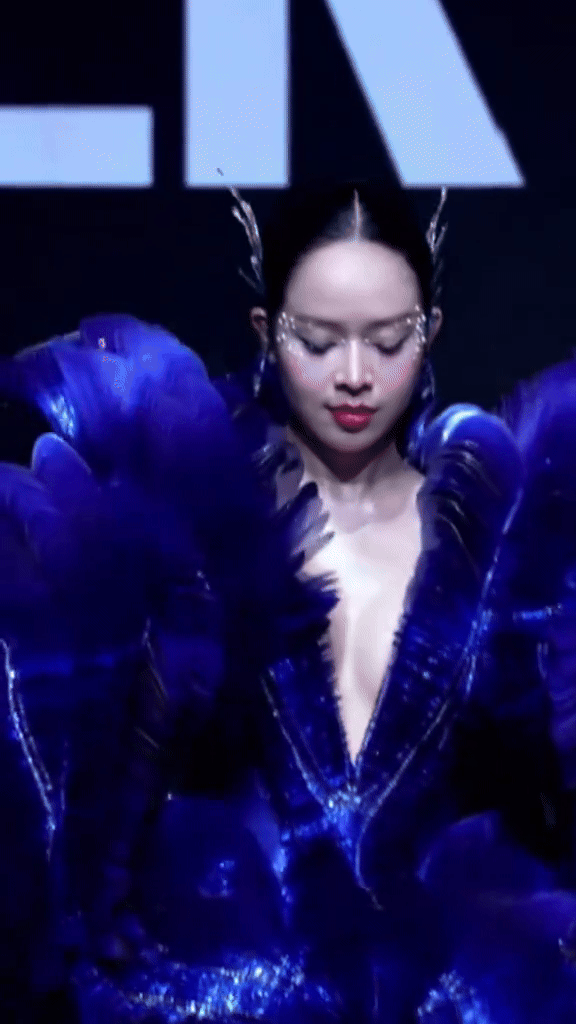 Thanh Thủy bùng nổ visual khi làm first face nhưng trình catwalk vẫn bị “soi nhẹ”- Ảnh 4.