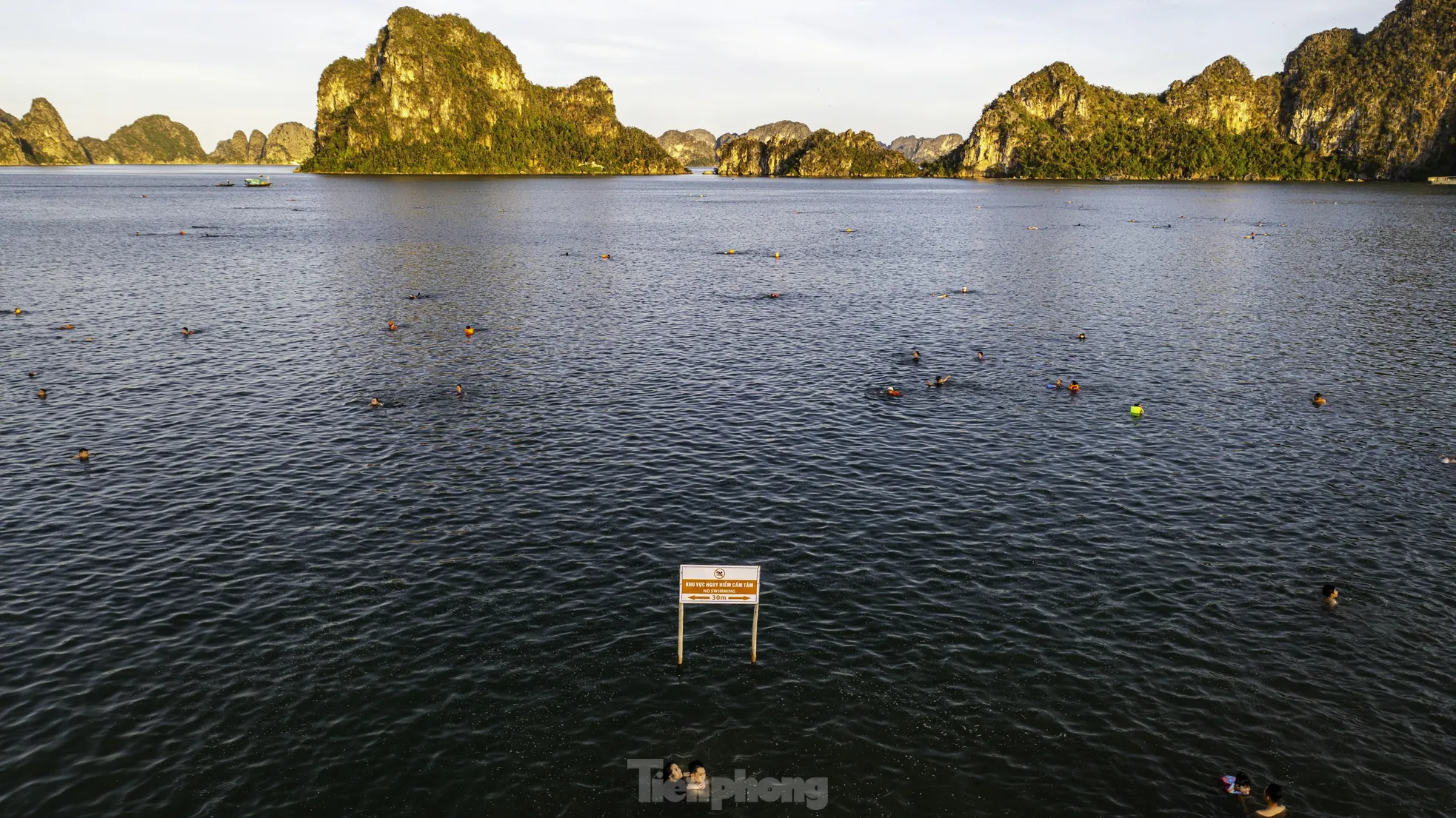 Nguy cơ mất an toàn ở bãi tắm Hạ Long- Ảnh 3.