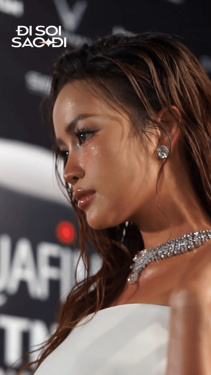 HOT: Camera siêu zoom “bóc” nhan sắc dàn mỹ nhân ở fashion week, Tiểu Vy - Nhã Phương phải dè chừng mỹ nhân U60- Ảnh 9.