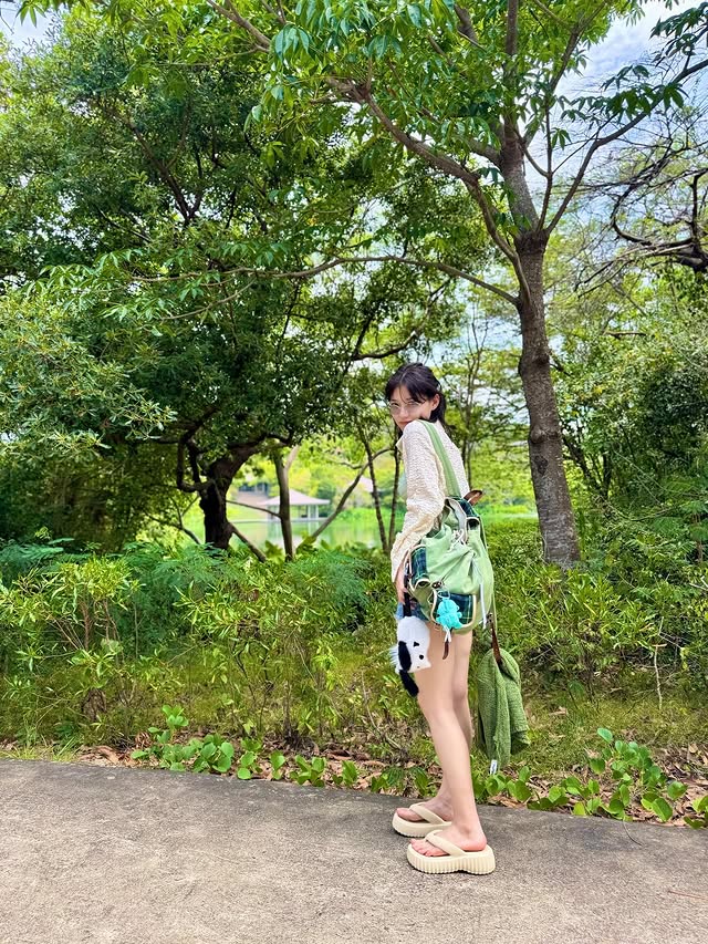 "Em gái quốc dân" Kim Yoo Jung xả ảnh ăn chơi tại Việt Nam: Ít son phấn mà xinh cỡ này!- Ảnh 6.