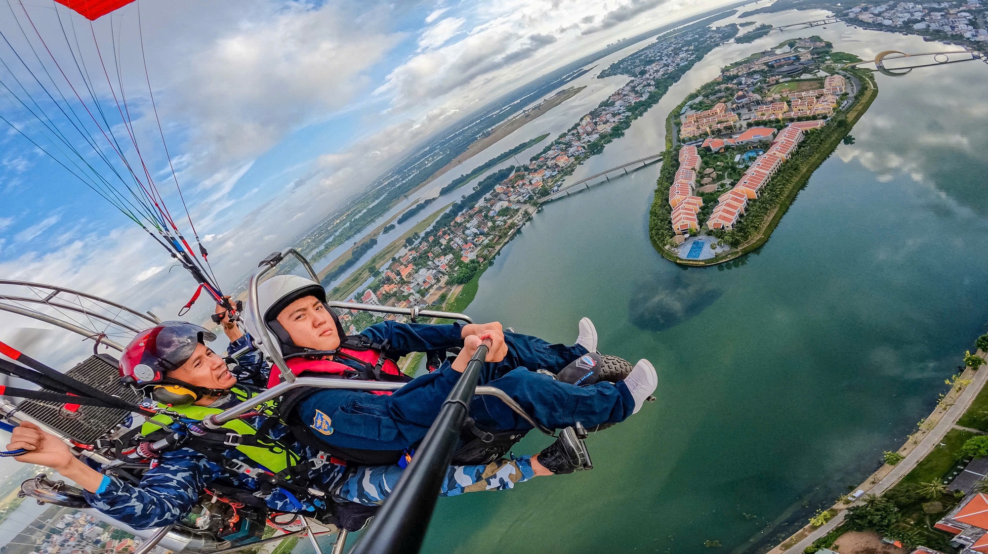 Hội An ra mắt tour dù lượn độc đáo và đại tiệc ánh sáng trên bầu trời- Ảnh 5.