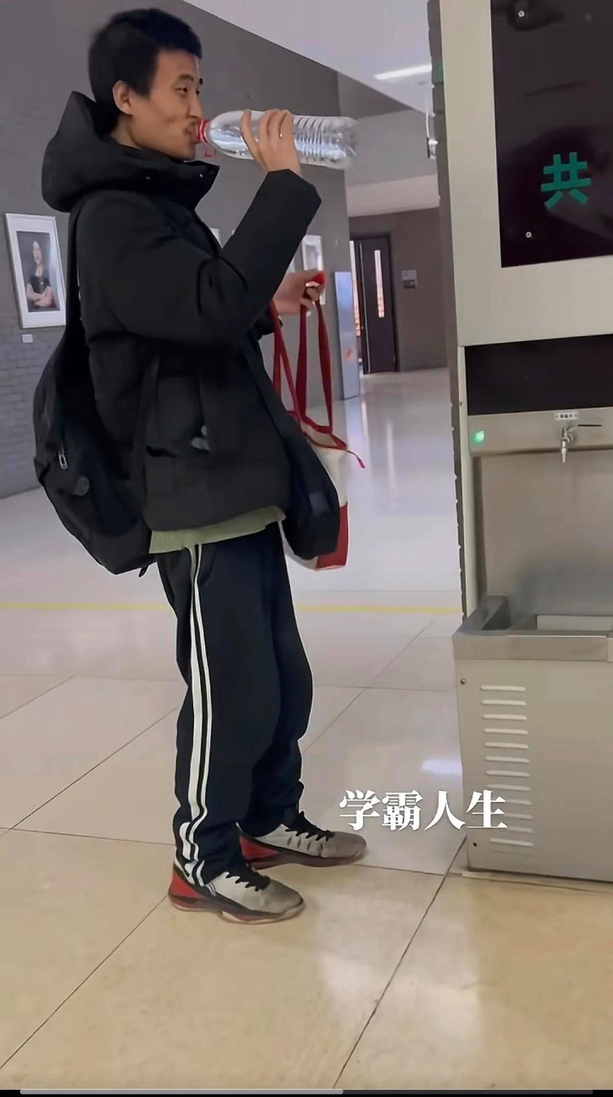 Một "đỉnh lưu" vừa mở tài khoản, đăng clip 4 giây đã hút 18 triệu follow: Ai đang khiến cả Trung Quốc phát cuồng?- Ảnh 7.