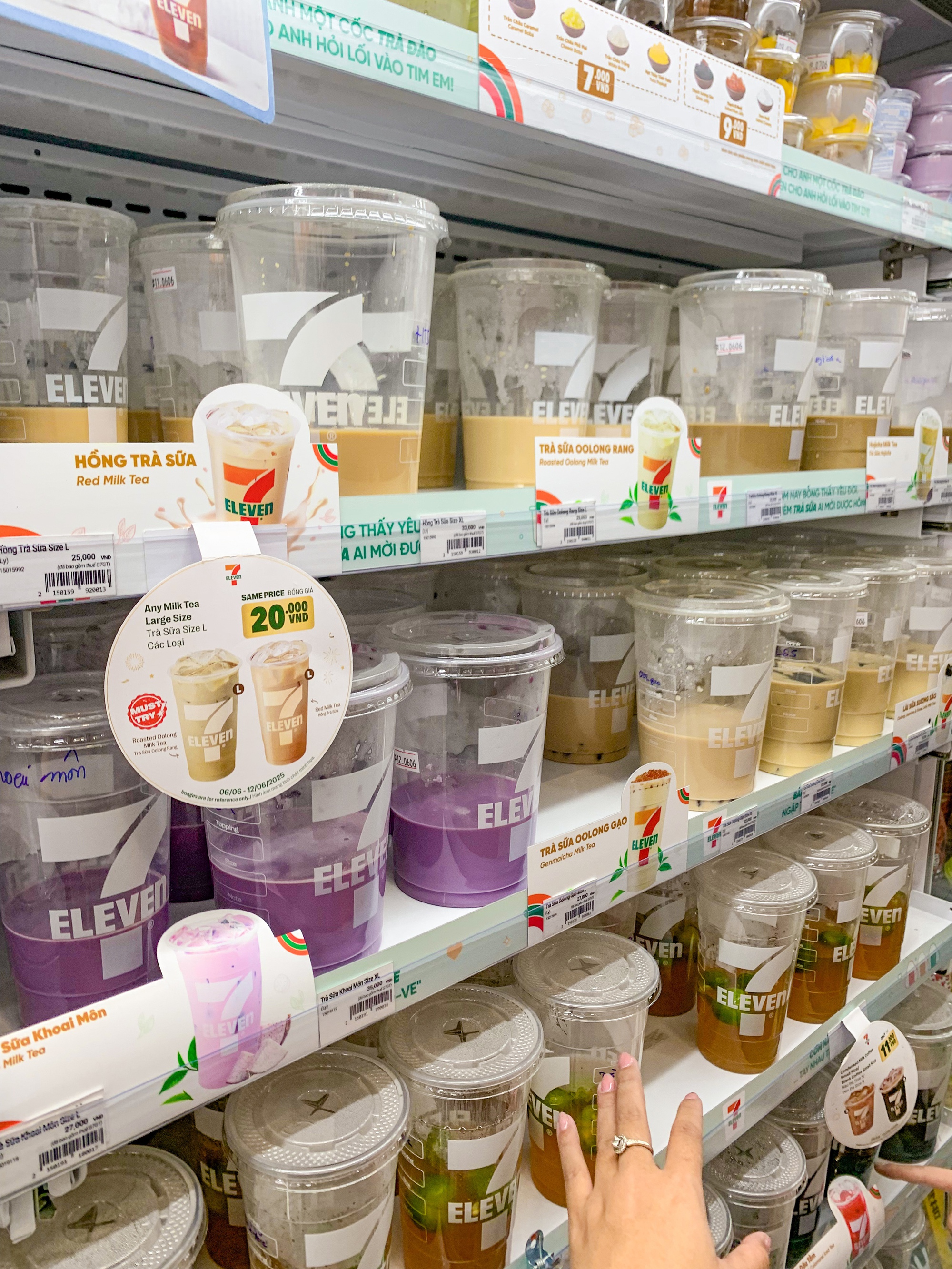 Cận cảnh cửa hàng 7-Eleven đầu tiên tại Hà Nội: Vừa mở đã đông nghịt khách nhưng liệu đã đủ để gây sốt?- Ảnh 13.