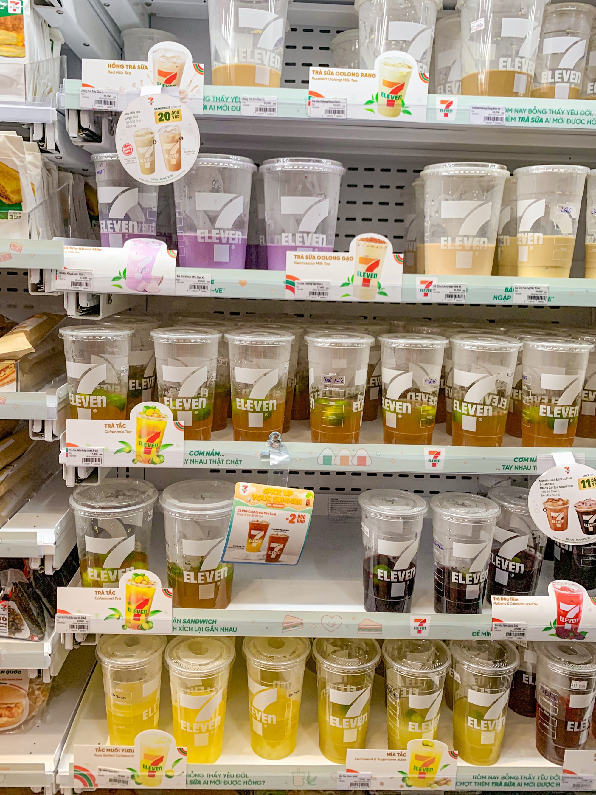 Cận cảnh cửa hàng 7-Eleven đầu tiên tại Hà Nội: Vừa mở đã đông nghịt khách nhưng liệu đã đủ để gây sốt?- Ảnh 5.