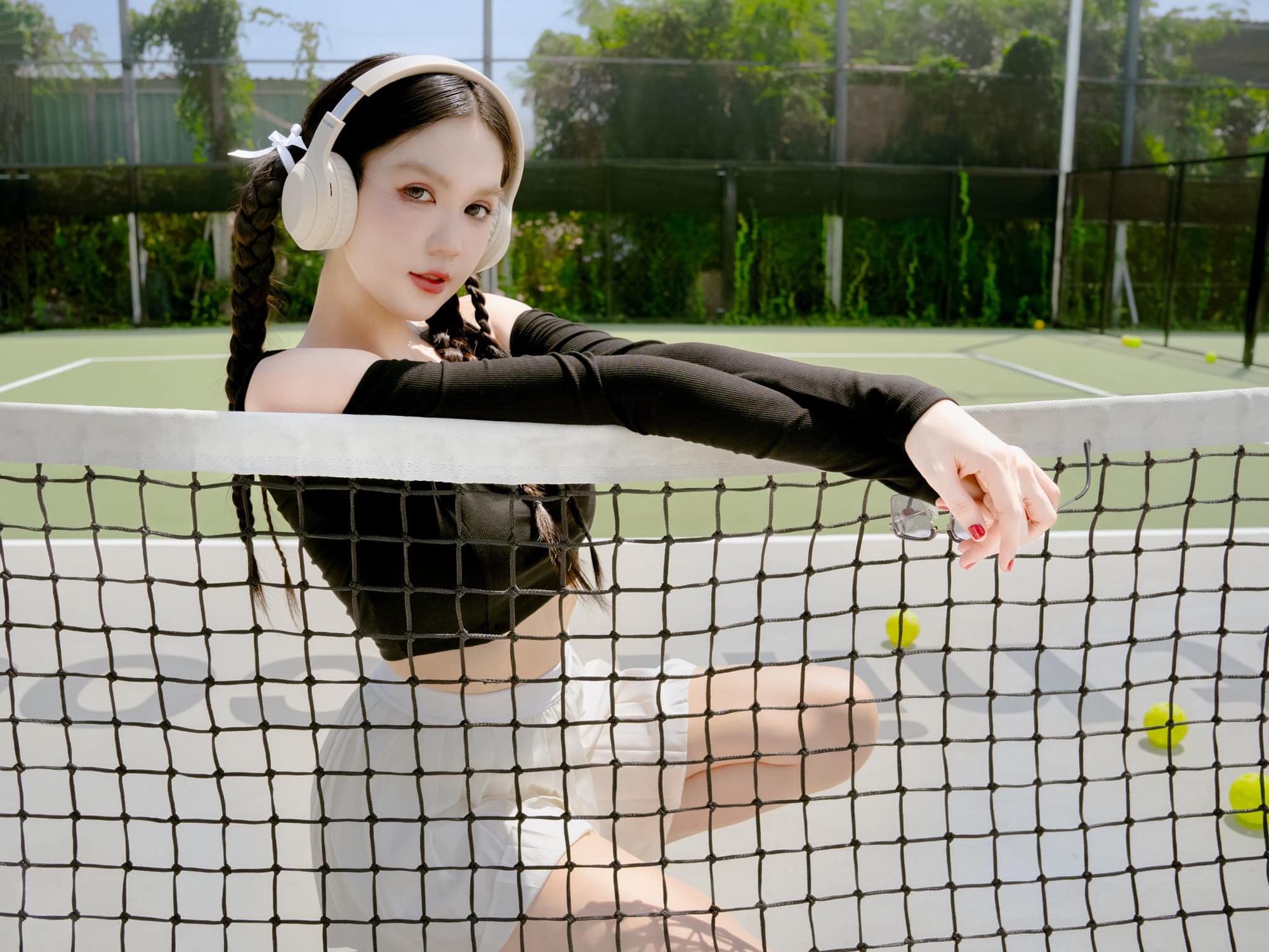 Ngọc Trinh chơi pickleball từ 6h sáng nhưng đánh bóng thì ít “đánh vào quảng cáo” thì nhiều- Ảnh 3.