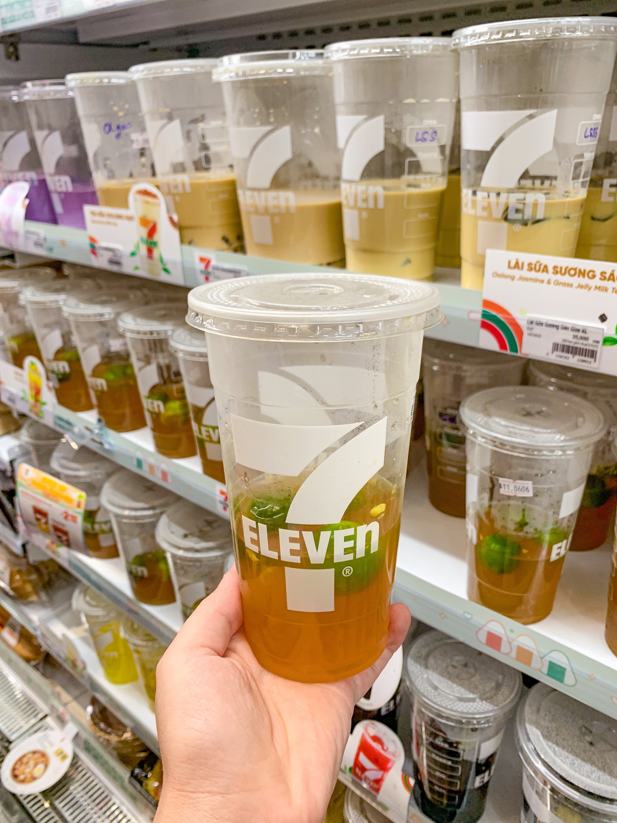 Cận cảnh cửa hàng 7-Eleven đầu tiên tại Hà Nội: Vừa mở đã đông nghịt khách nhưng liệu đã đủ để gây sốt?- Ảnh 6.