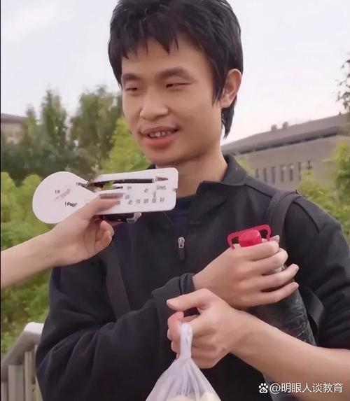 Một "đỉnh lưu" vừa mở tài khoản, đăng clip 4 giây đã hút 18 triệu follow: Ai đang khiến cả Trung Quốc phát cuồng?- Ảnh 4.