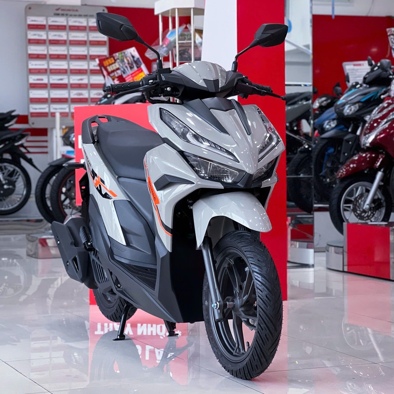 Giá xe máy ở mức thấp hiếm có: Honda Vision, SH, Winner X, Janus... dưới mức đề xuất tối đa 23 triệu đồng, tặng kèm đồng hồ xịn xò- Ảnh 2.