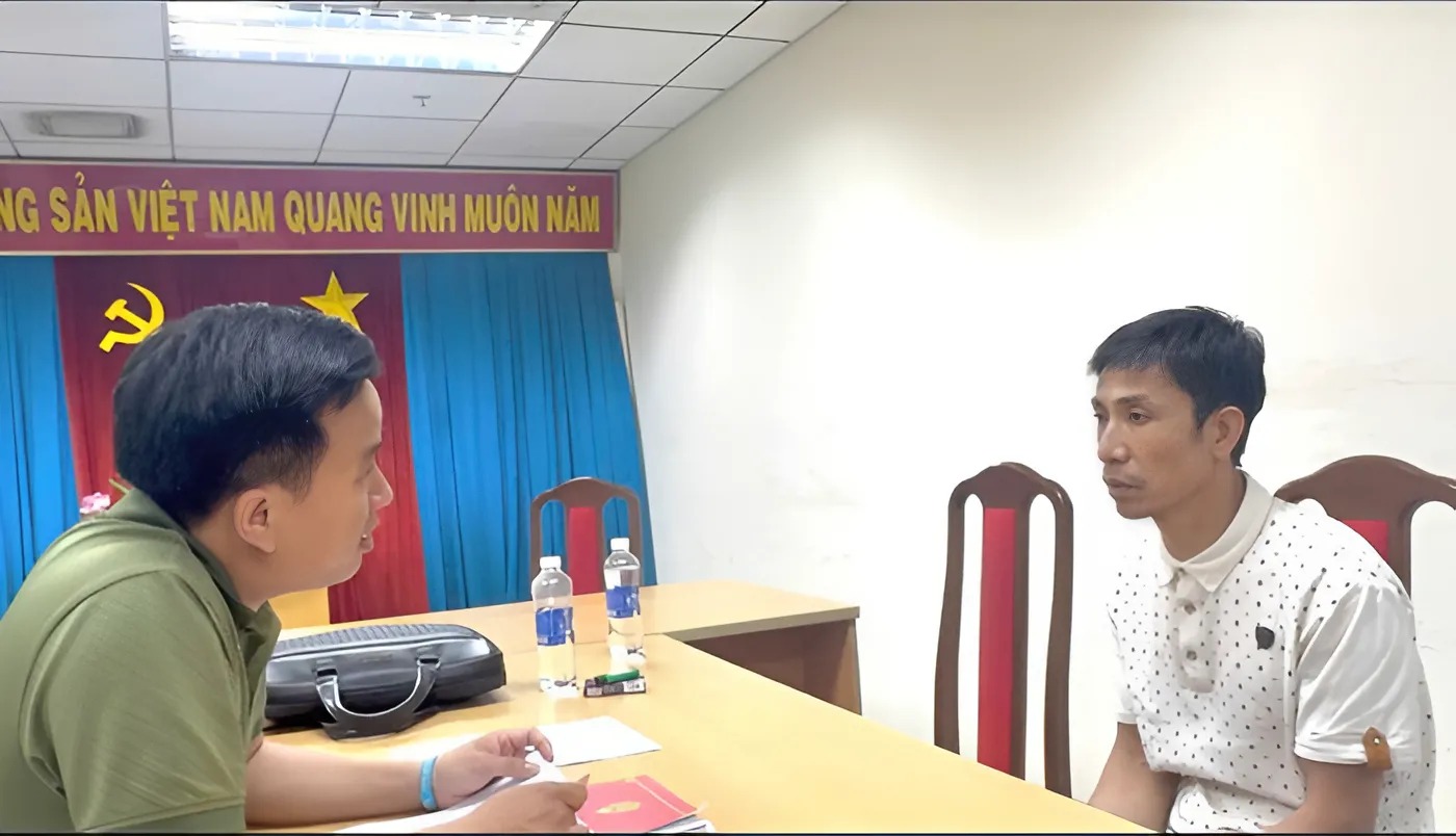 Công an Quảng Bình bắt giữ Nguyễn Xuân Hòa tại sân bay Tân Sơn Nhất- Ảnh 1.