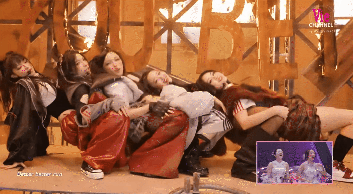 Team Châu Bùi sở hữu stage “cháy” nhất livestage 1 Em Xinh Say Hi: Nhạc hay nhảy đẹp và cũng lắm drama!- Ảnh 6.