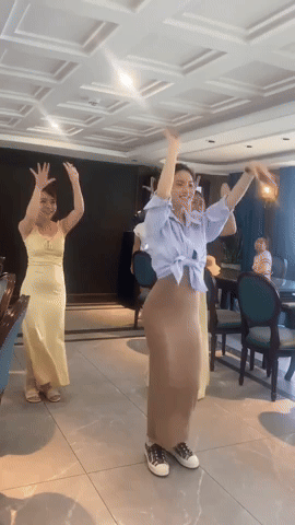 Động thái của Chu Thanh Huyền giữa lúc bị chỉ trích kém duyên vì nhảy lên bàn ăn chụp ảnh, Quang Hải liên quan gì?- Ảnh 3.