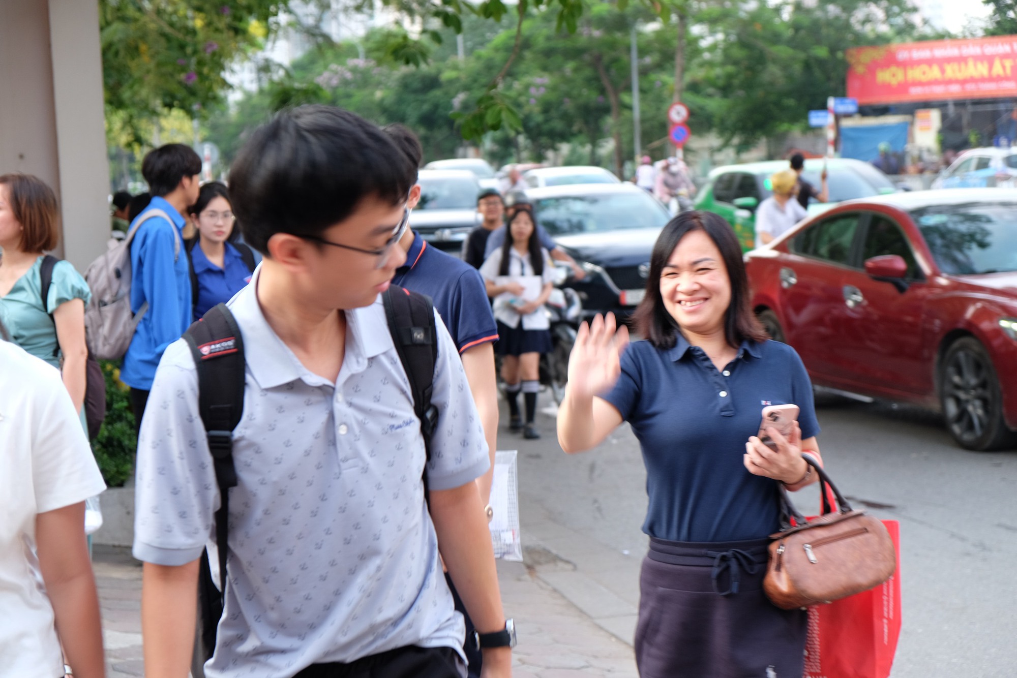 Phụ huynh Hà Nội trong kỳ thi căng thẳng bậc nhất: 