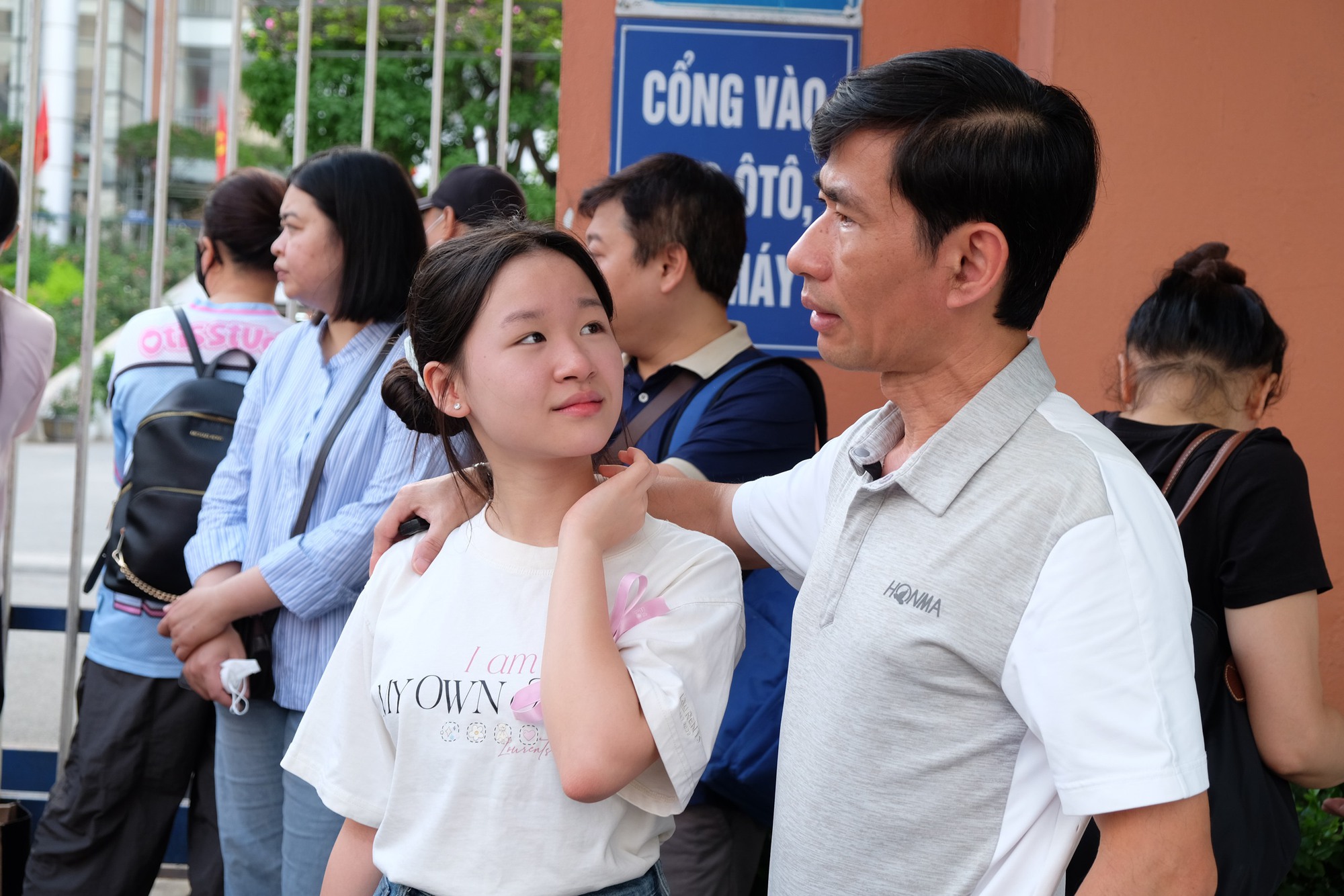 Phụ huynh Hà Nội trong kỳ thi căng thẳng bậc nhất: 