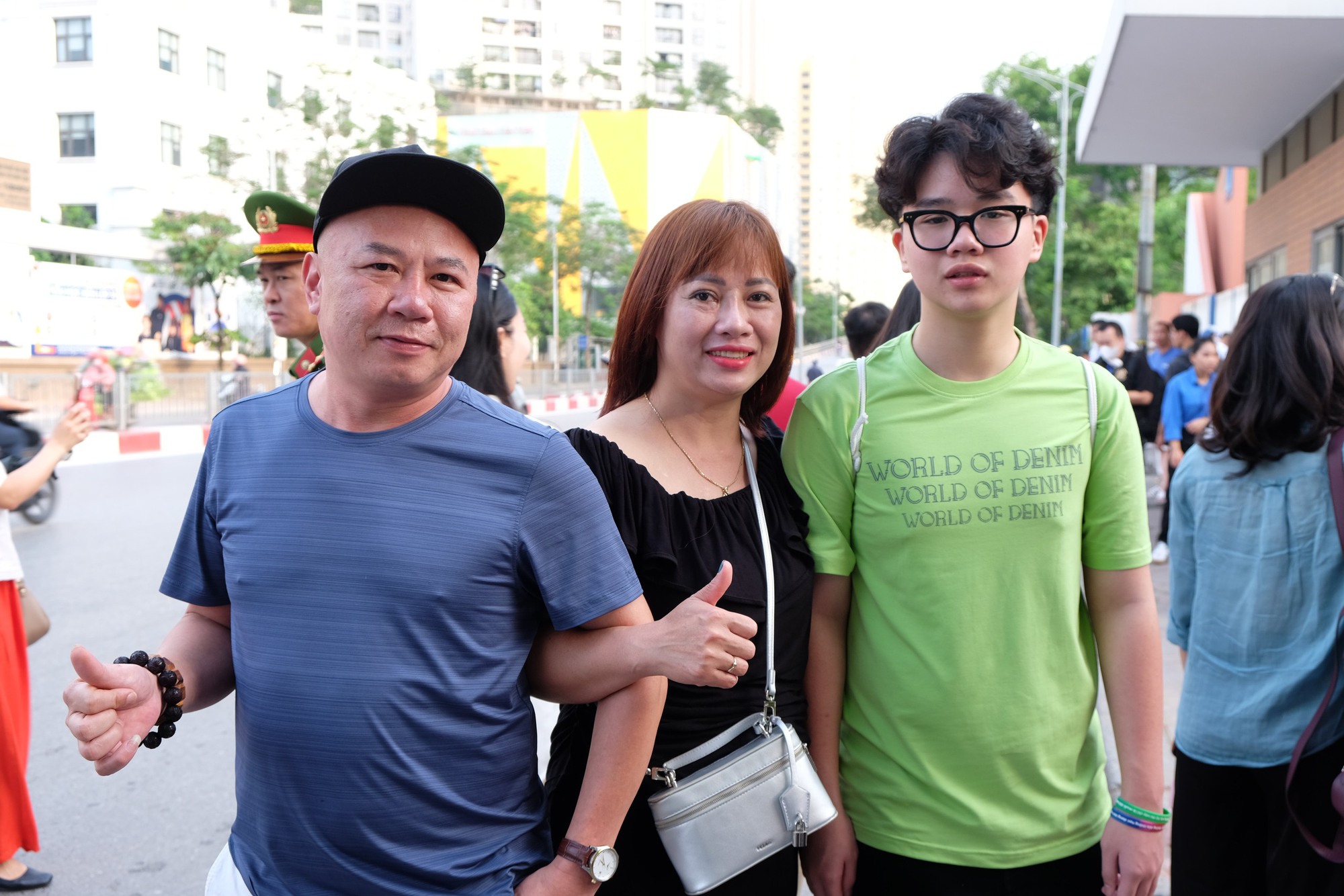 Phụ huynh Hà Nội trong kỳ thi căng thẳng bậc nhất: 