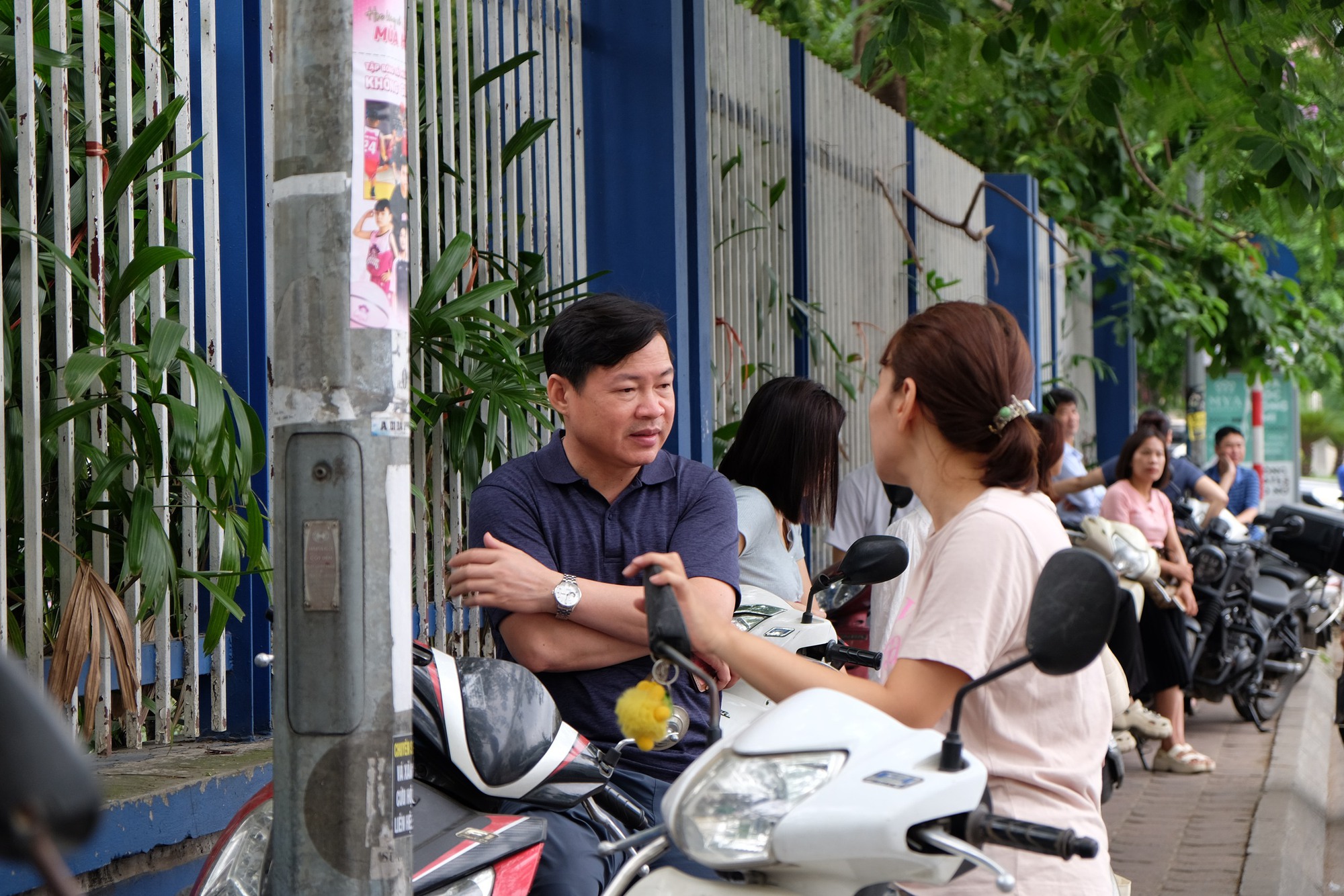 Phụ huynh Hà Nội trong kỳ thi căng thẳng bậc nhất: 
