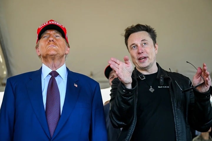 Elon Musk "khẩu chiến" với ông Trump, Tesla khó bán xe- Ảnh 2.