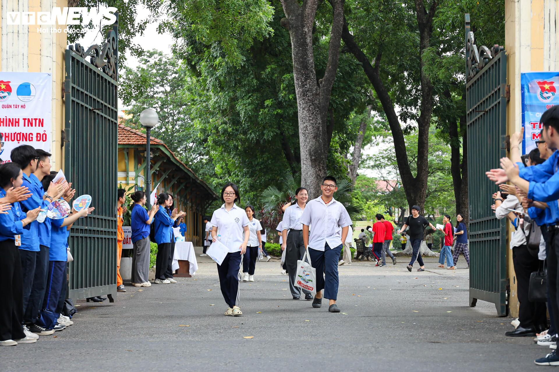 "Trúng tủ đề", thí sinh viết liền 8 trang giấy, nắm chắc 8 điểm trong tay- Ảnh 2.