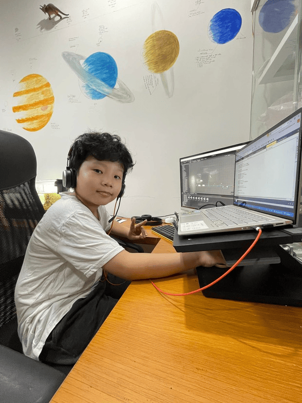 Chân dung Giám đốc 13 tuổi ở TP.HCM: Lớp 4 khả năng lập trình ngang sinh viên năm cuối, IELTS 8.0- Ảnh 2.
