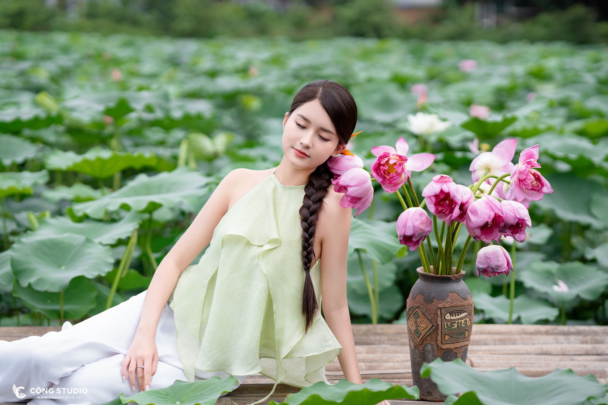 Những đầm sen đẹp nức tiếng quanh Hà Nội khiến hội sống ảo 