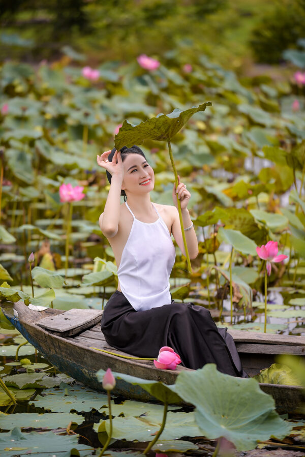 Những đầm sen đẹp nức tiếng quanh Hà Nội khiến hội sống ảo 