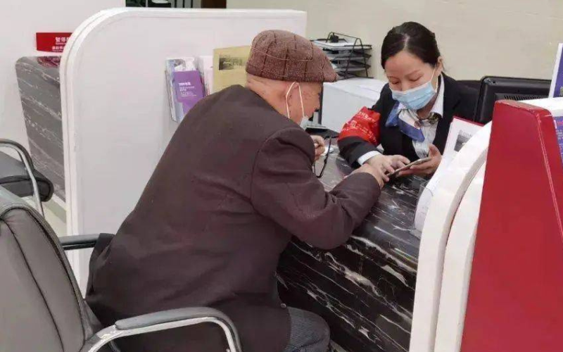 Gửi tiết kiệm 12 tỷ đồng, 3 tháng sau kiểm tra thấy tài khoản trống trơn, người đàn ông đâm đơn kiện: Tòa tuyên án “ngân hàng không có trách nhiệm đền bù”!- Ảnh 1.