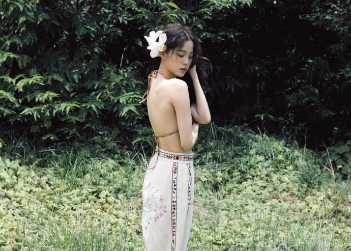 "Công chúa gen Z showbiz" chơi lớn, diện bikini khoe lưng trần, nóng bỏng hơn cả mùa hè- Ảnh 4.