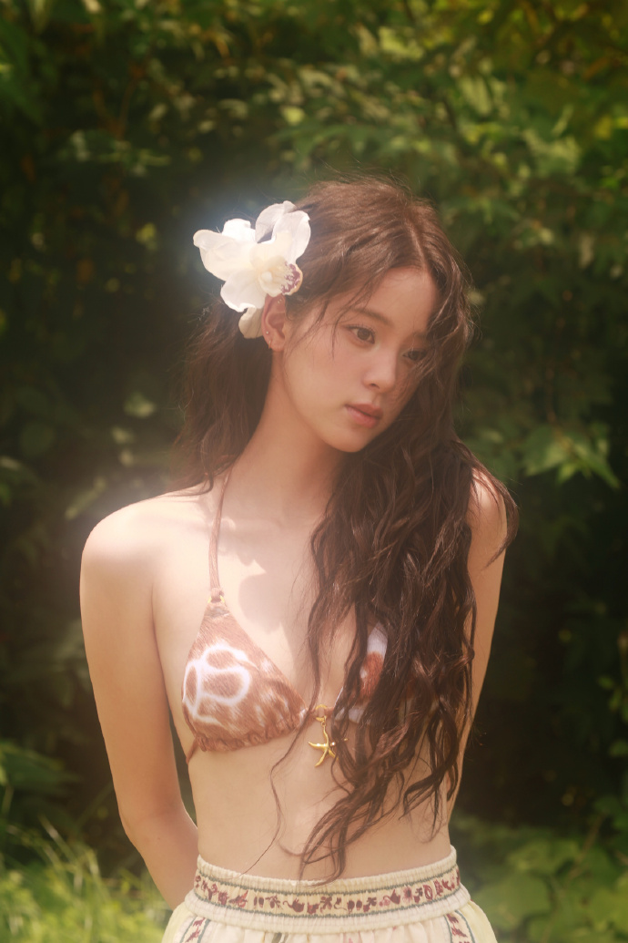 "Công chúa gen Z showbiz" chơi lớn, diện bikini khoe lưng trần, nóng bỏng hơn cả mùa hè- Ảnh 7.