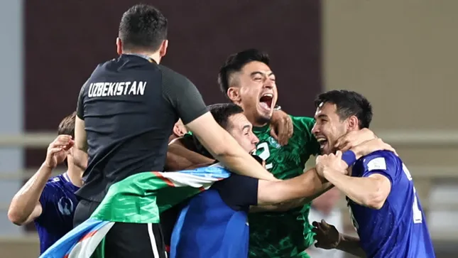 Gi&agrave;nh v&eacute; dự World Cup, c&aacute;c tuyển thủ Uzbekistan được tặng thưởng hu&acirc;n chương v&agrave; xe hơi- Ảnh 1.