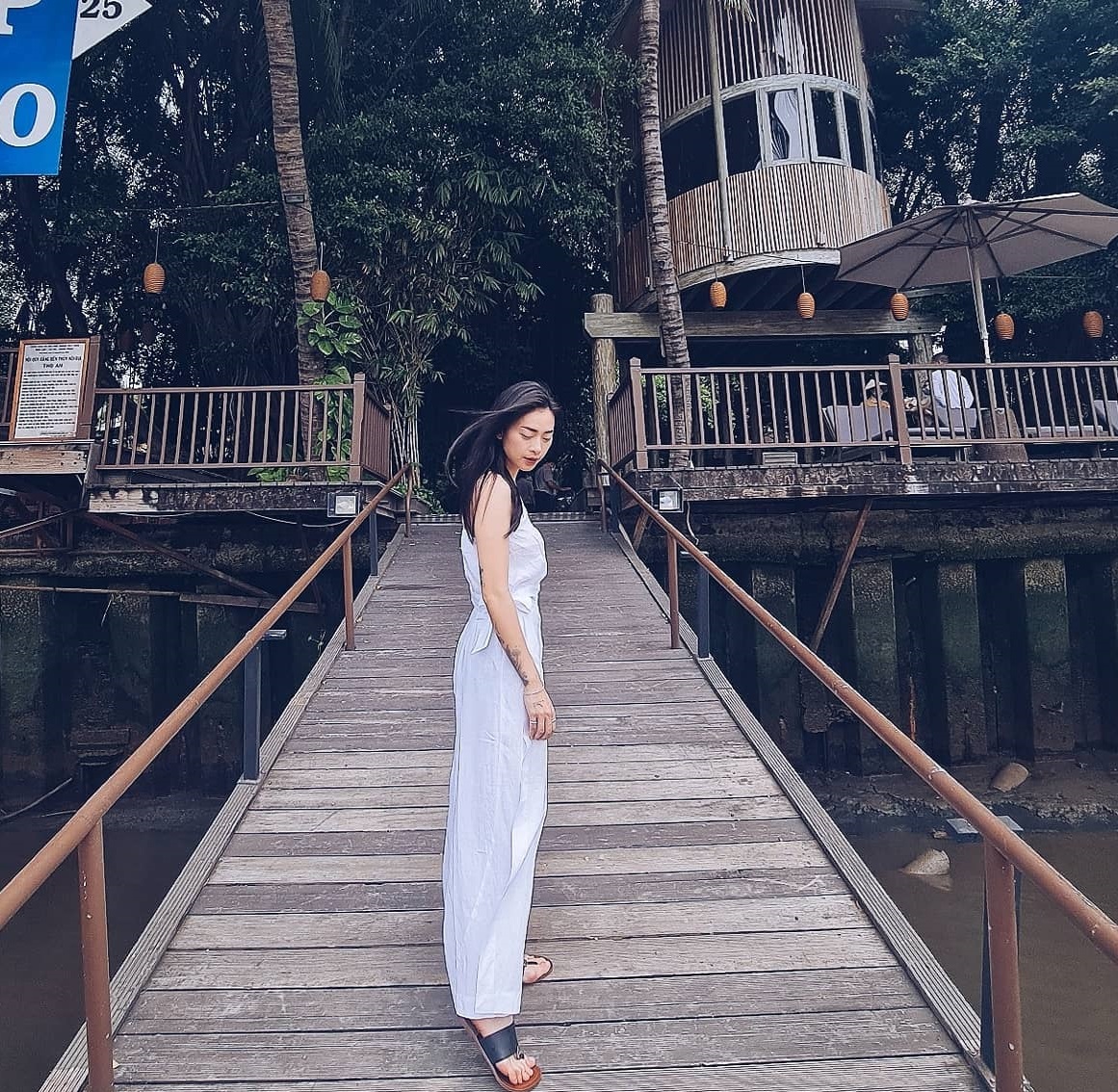 Ngô Thanh Vân mê giày bệt hơn hẳn giày cao gót, thường xuyên diện 3 kiểu giúp phong cách luôn trẻ trung- Ảnh 4.