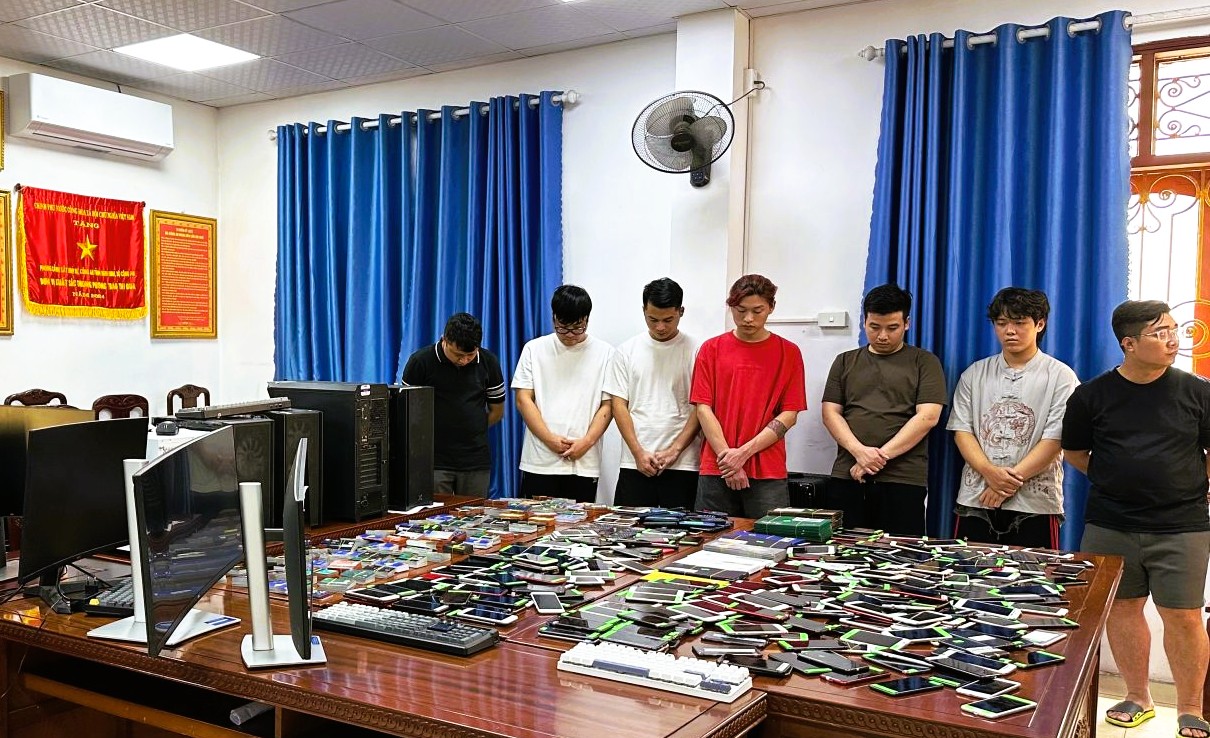 Phá đường dây mua bán hơn 3.000 tài khoản ngân hàng- Ảnh 1.