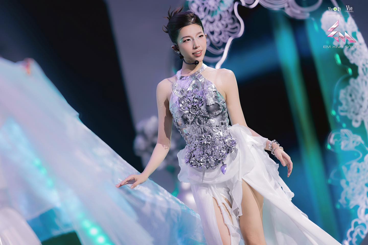 Em Xinh Lamoon bùng nổ “threads city”: Hát lẫn rap đều ngọt như rót mật vào tai, nhan sắc này thi Hoa hậu mới xứng!- Ảnh 7.